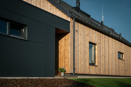 Rodinný dům VESPER HOMES na Jesenicku s obklady z Hardie® Panelů