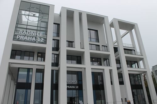 Materiály a konstrukce James Hardie v prostorách nové radnice ÚMČ Praha 12