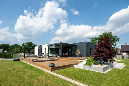 Fasádní panely HardiePanel° na rodinném domě firmy Eko Modular