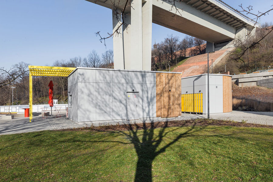 Hardie® Panely chrání konstrukci kiosku a zázemí nově rekonstruovaného areálu Jammertal pod Nuselským mostem