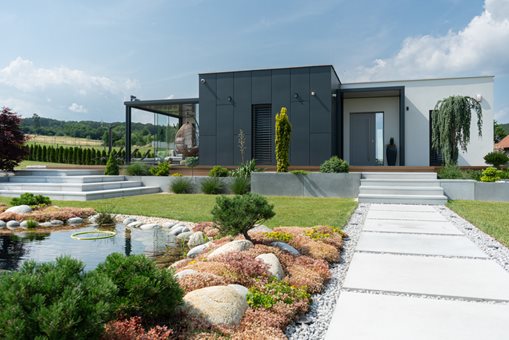 Fasádní panely HardiePanel° na rodinném domě firmy Eko Modular