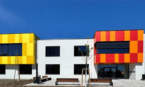 Kulturně edukační centrum Olomouc: barevná fasáda, která propojuje architekturu, odolnost a provozní jistotu